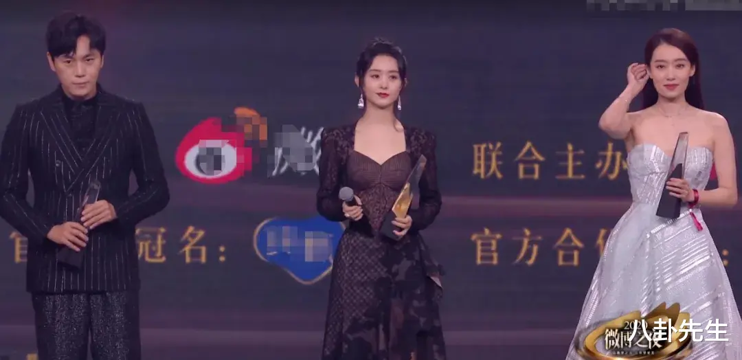 张小斐|张小斐这半个月来的遭遇，揭开了娱乐圈最势利的一面