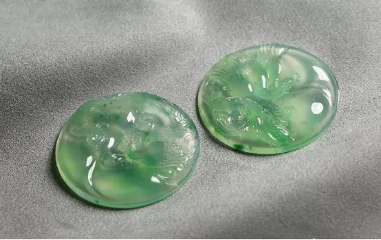 玉雕|接到一个特殊的指令，将手镯芯变成新婚礼物，玉雕师是怎么做的？