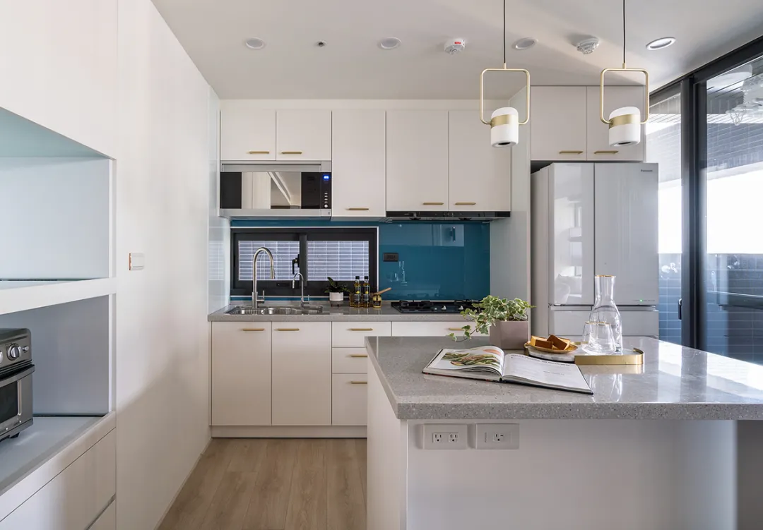 设计fan|66㎡轻奢二人世界:蓝绿色+玫瑰金,恰到好处的精致!