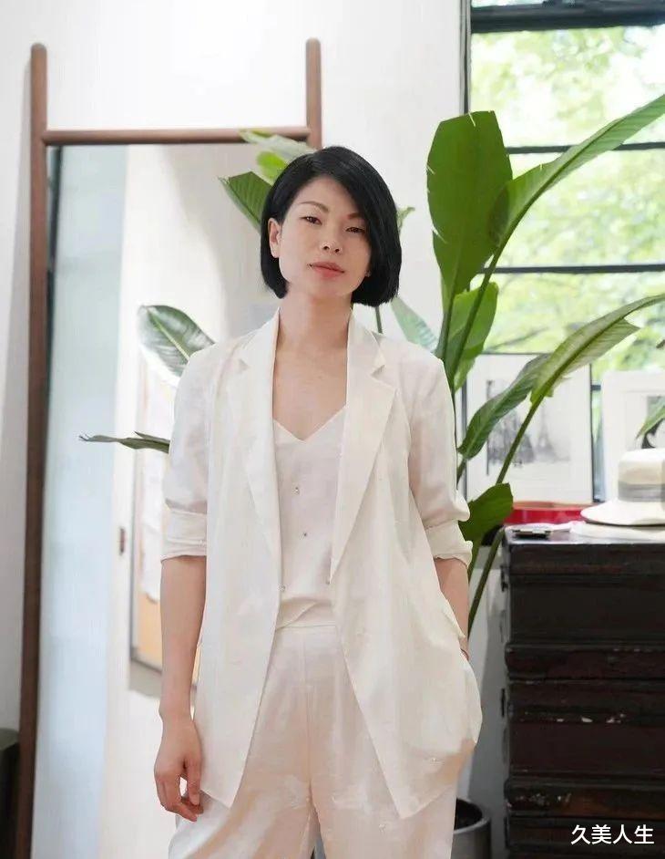 久美人生|初代超模吕燕的ootd，不比职场剧耐看？