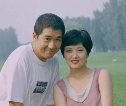 邓婕|63岁邓婕前夫，离婚36年身价上亿，再谈邓婕直言：她自作自受