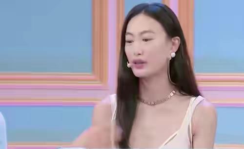 陈冠希|陈冠希又晒娃啦！4岁Alaia穿厨师服娇小可爱，皮肤黝黑但元气满满