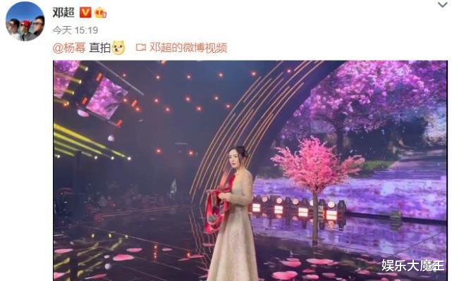 杨幂|邓超再晒杨幂直拍赞其360度无死角，围杨幂转了一圈，幂幂身材绝了