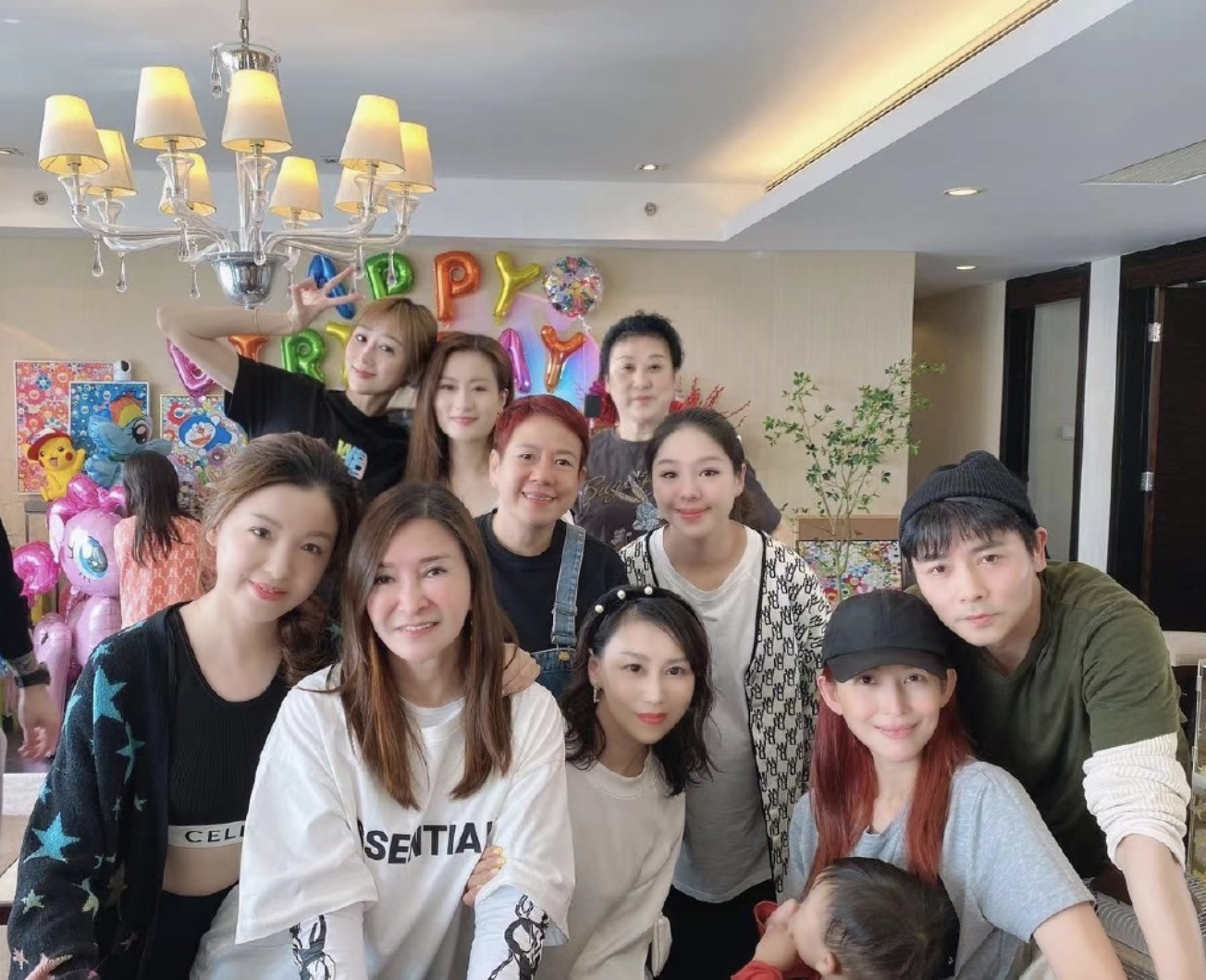 洪欣|蒋丽莎生日，张晋蔡少芬洪欣等再聚会，隔三差五办派对精力旺盛