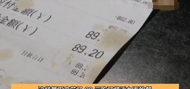 太原一女子10元买20串烤肉,却要求店家退100元,网友:出门没带脸