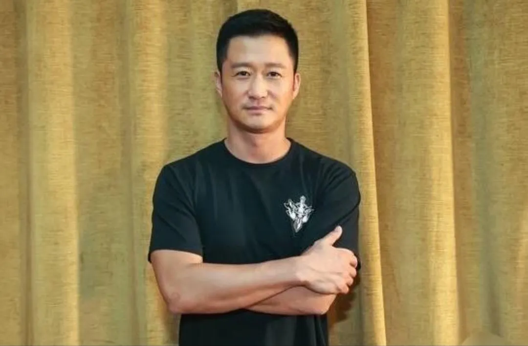 吴京|在电影《新少林寺》的首映礼上，吴京希望节目组给他一个机会，诚恳的跟华哥道个歉