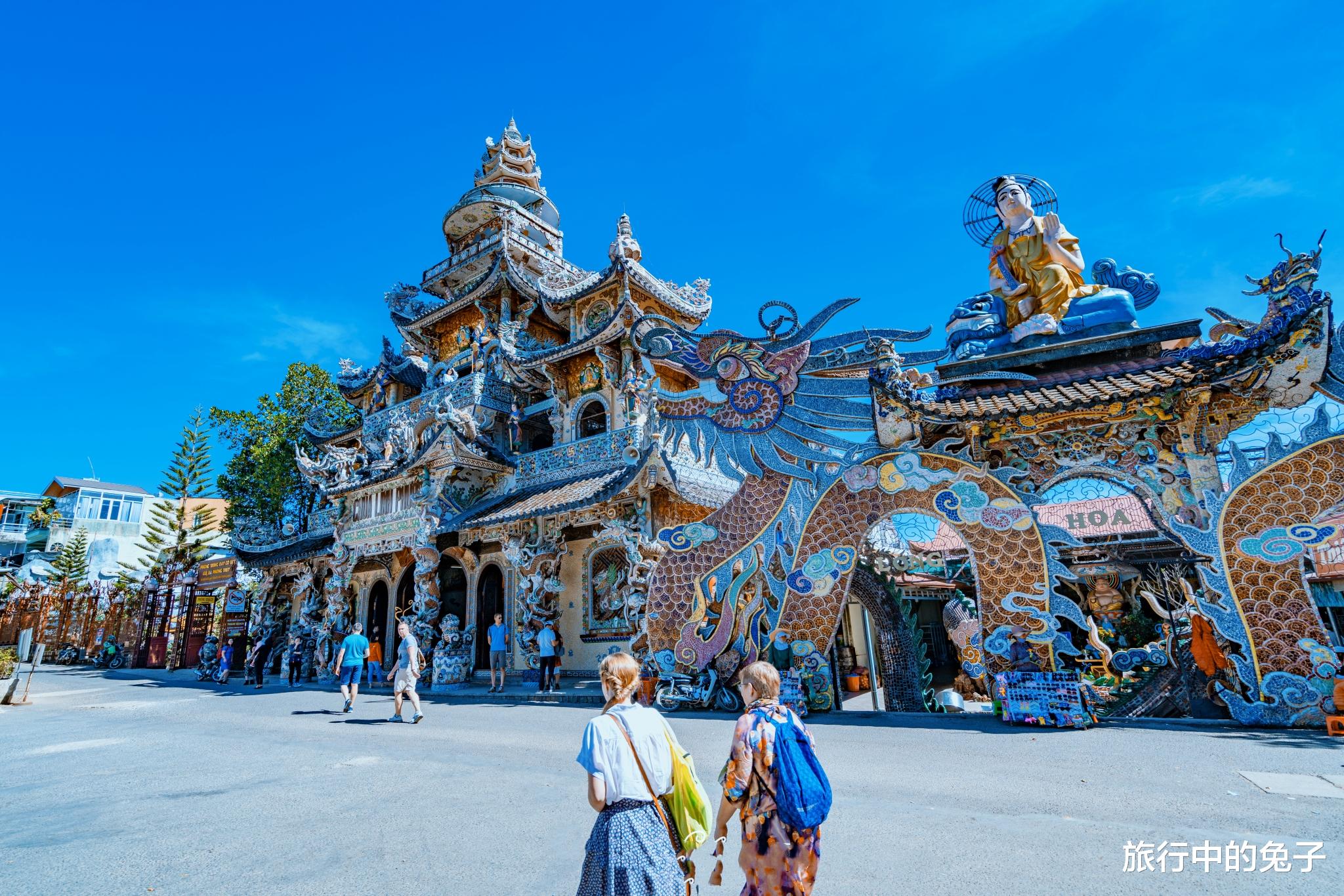 旅行中的兔子 ?瓷器打造的寺庙,很受外国人喜爱,中国游客却很少前往