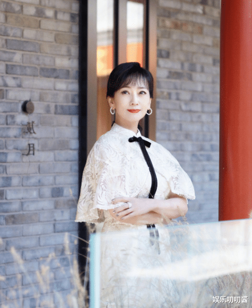 赵雅芝|68岁赵雅芝近照曝光，双眼含泪像18岁，网友：程程从法国回来了