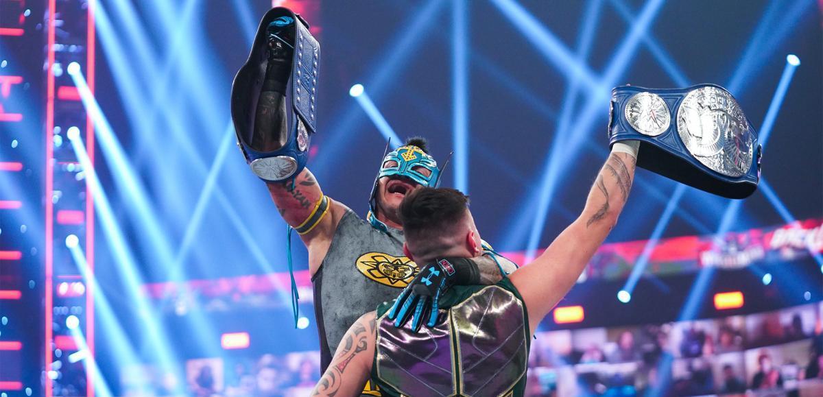 wwe|“丧尸围城”惊现WWE，雷尔父子不负众望斩获双打冠军！