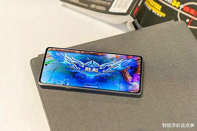 删除|小米12和摩托罗拉Edge X30爆料信息对比:选择或许会纠结!