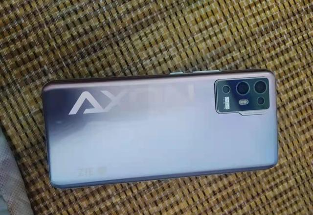 吴有情聊|5nm芯片+LPDDR5+144Hz高刷,跌至2498元,你们还不买吗?