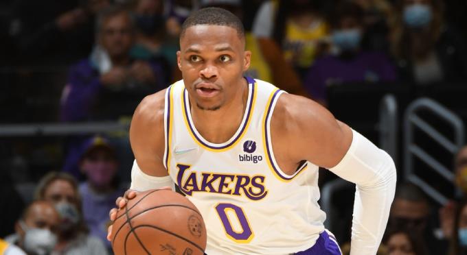 长脖子爸比说|两场比赛15次失误,净输22分!对不起老詹,你选错了人