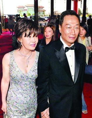 欧阳娜娜|百亿豪门女主人曾馨莹,34岁嫁58岁首富,连生三胎还想拼四胎