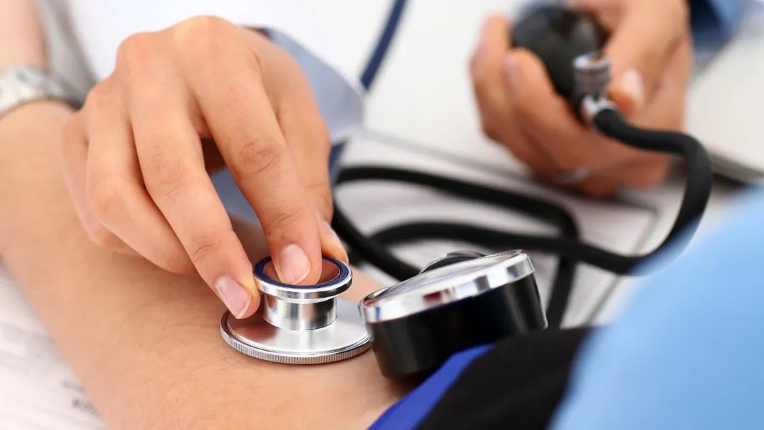 水果|快速止咳的方法有哪些？尝试按压一下此穴位，或有意想不到的效果