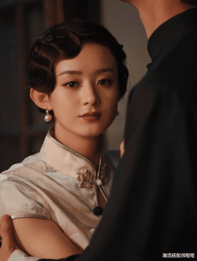 刚田武|国产高定真挺顶的，穿在赵丽颖的身上，感觉更加分了，很养眼