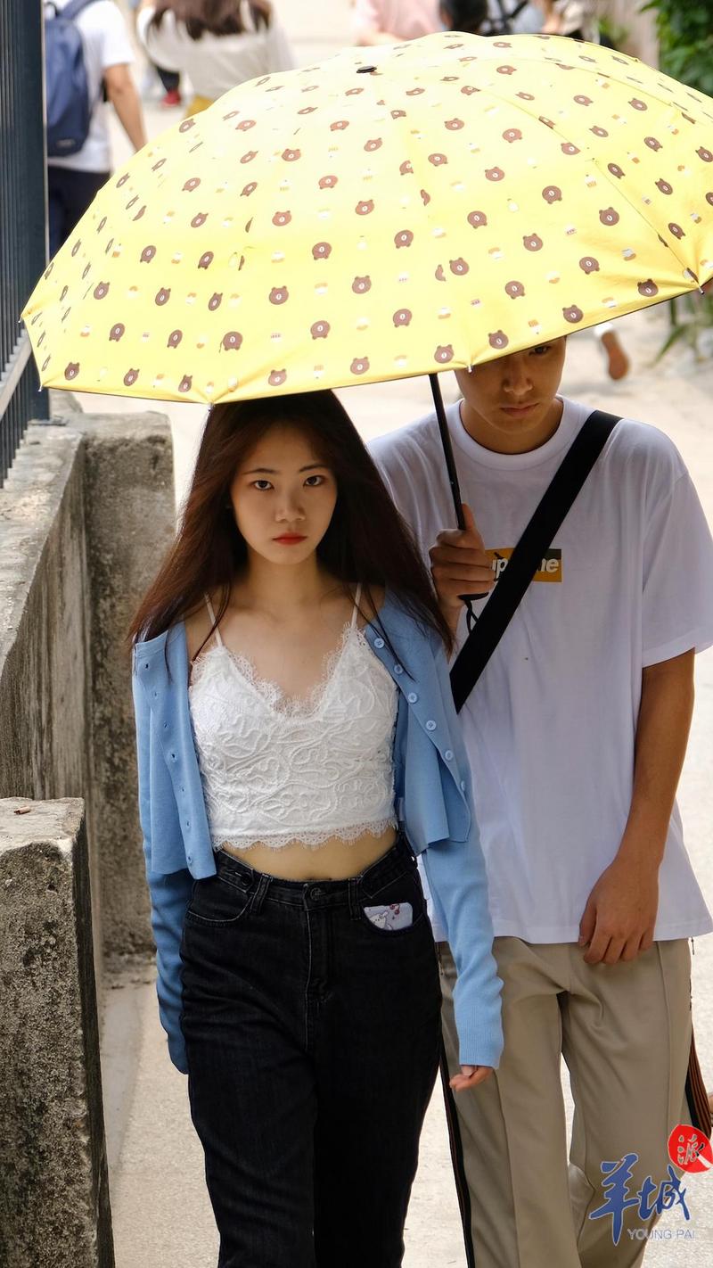 羊城派 ?立夏·街拍丨明亮如夏的笑容，是奖给广州的“小红花”