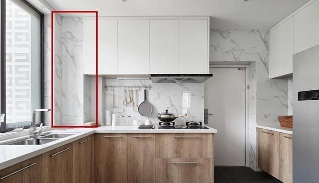 厨房窗户呈L型,水槽要怎么设计?橱柜增加个横切面,利用率提升