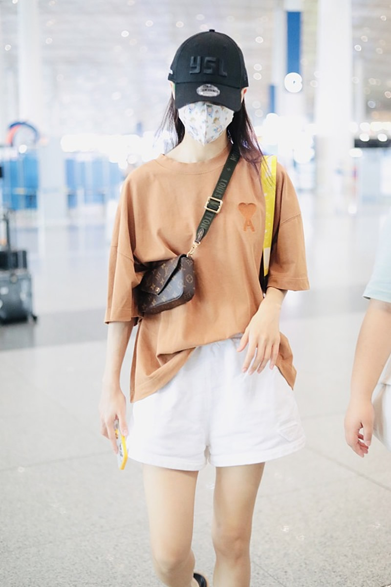 红珊瑚me|金晨真是个宝藏女孩，T恤配短裤也能穿得这么好看，舒适又时尚