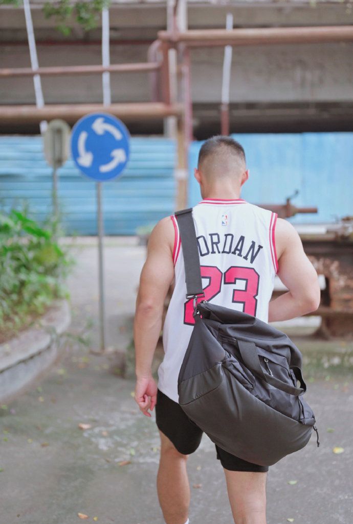 穿衣搭配 曾经的兵哥哥，如今的肌肉模特，满身肌肉搭配清爽短发，真帅气！