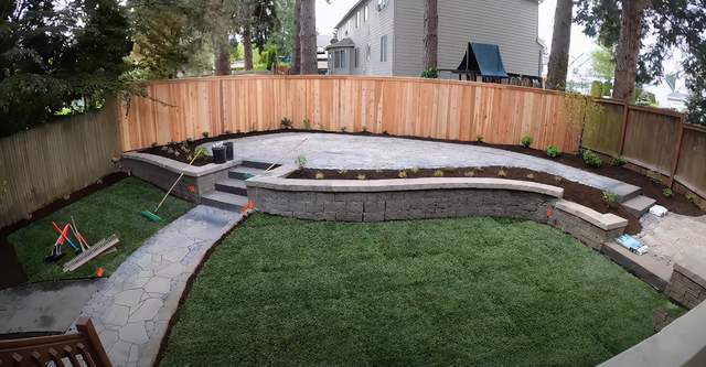 荒芜的庭院这样改造，一半花园一半户外休闲地，10天让它身价翻倍