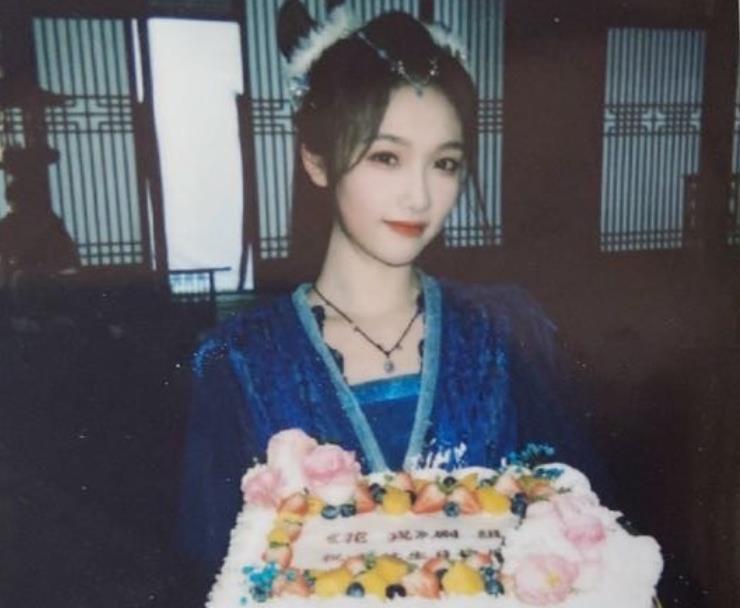 花匠小美|《花戎》美女扎堆，以为姜杉宋昕冉够美，不料“魏枝”古装好养眼