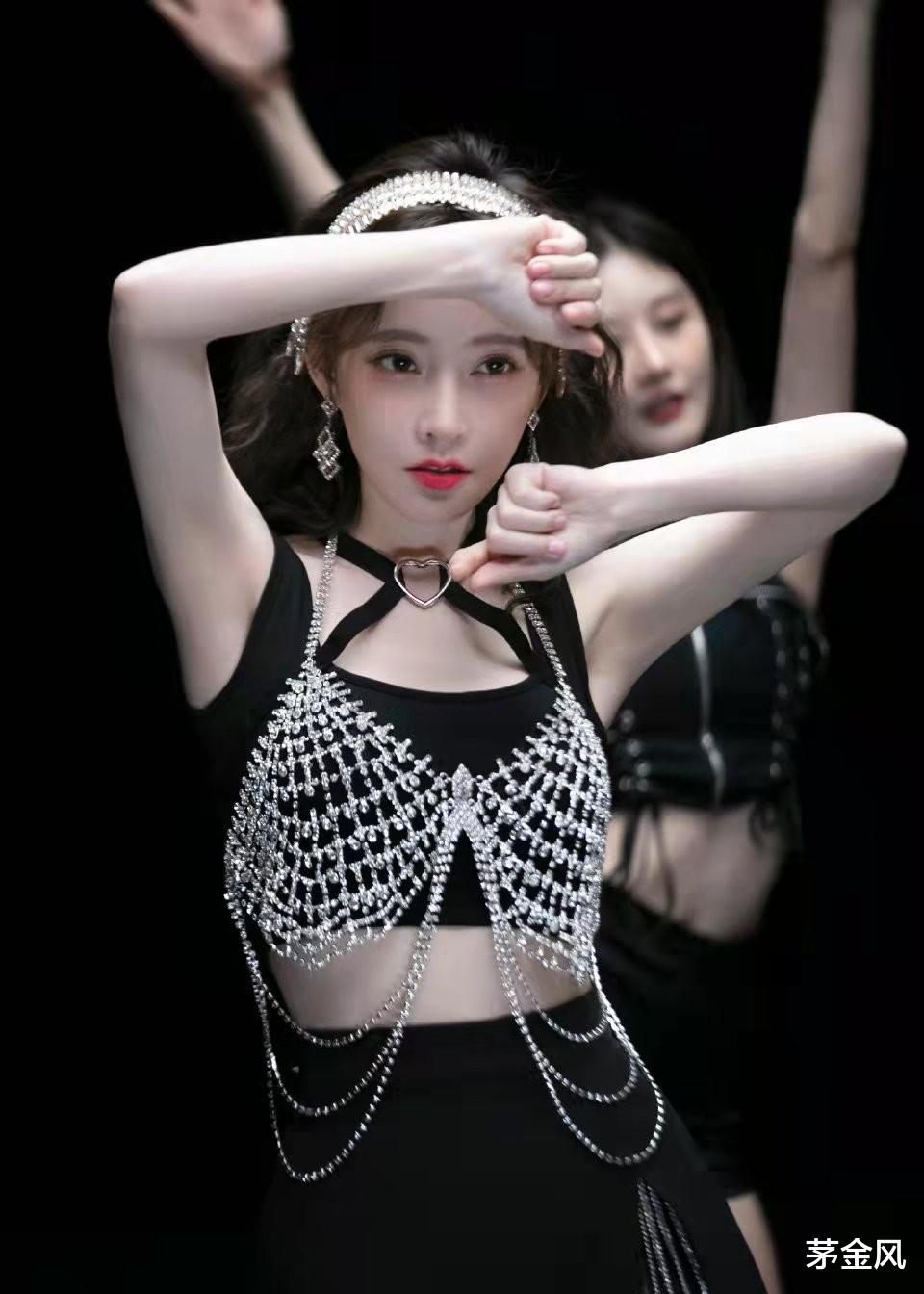 冯提莫|冯提莫二代签售会成功举办！第一站顺利收官，粉丝热情让人难招架