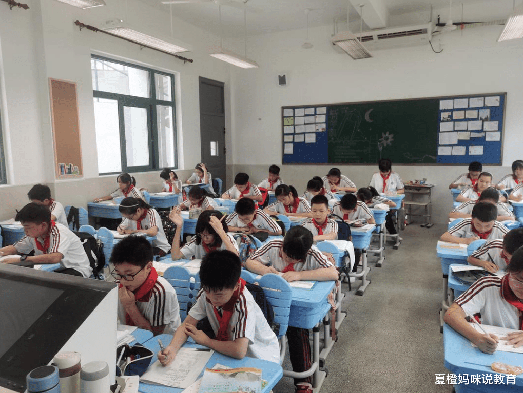 老师发布新通知，让家长缴纳“装修费”，家长拒绝后却被移出群聊