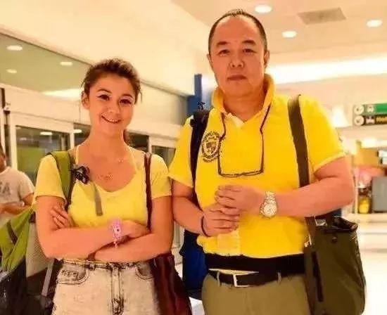 张铁林|张铁林的混血女儿已长大，皇阿玛基因太好，女儿颜值不是一般的高