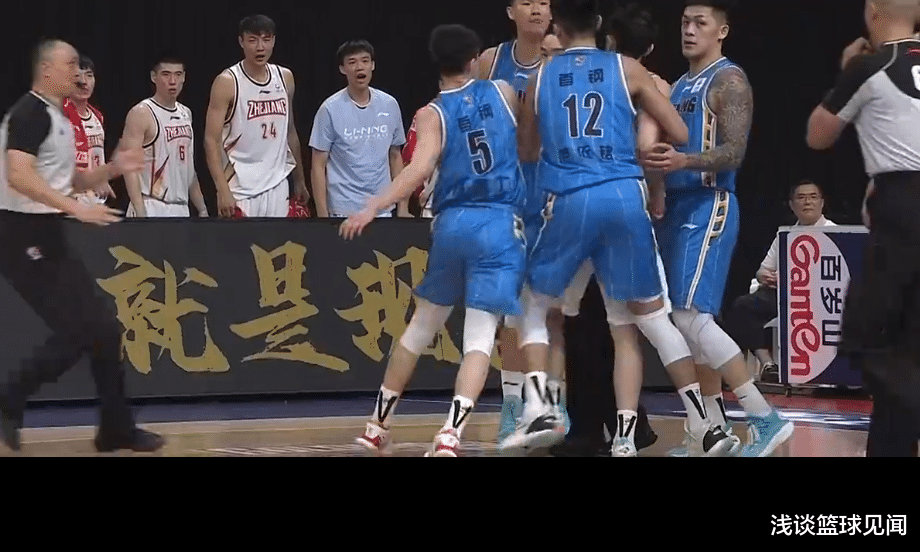 范子銘|首鋼慘敗，范子銘失控發(fā)泄擊打余嘉豪，慘遭裁判技犯懲罰