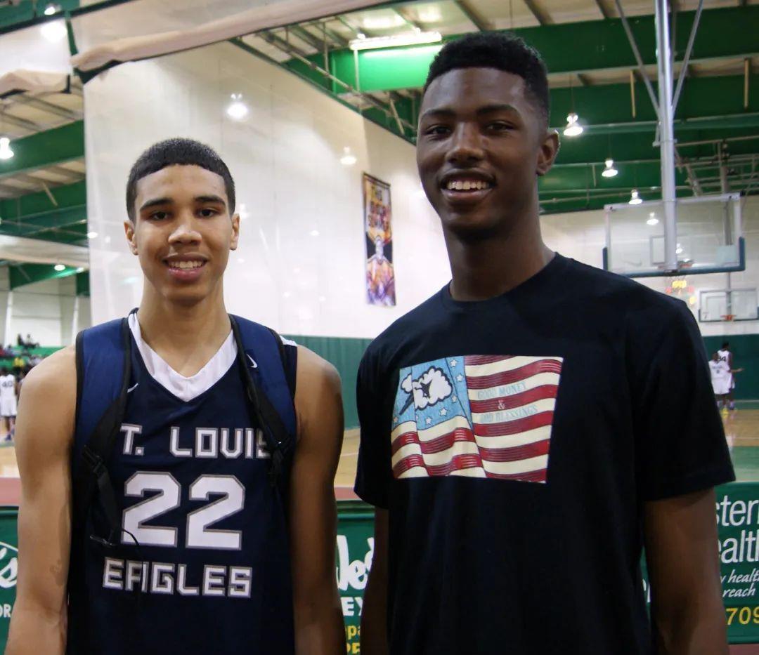 可馨育娃|还能抢救？4次膝盖大伤，无保障合同，他曾是17届最强！