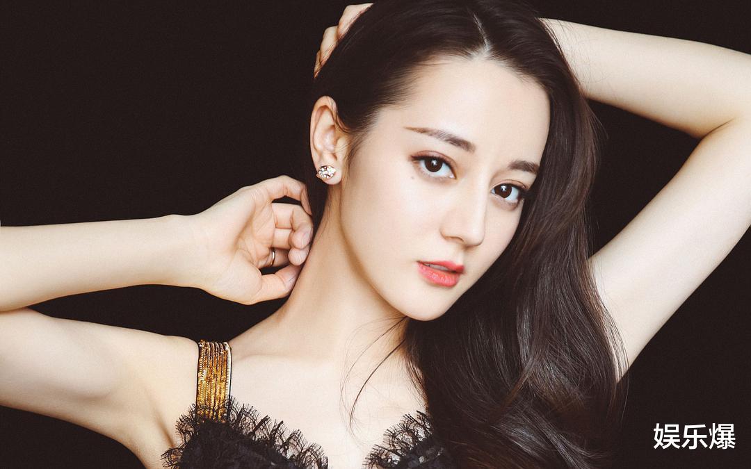 迪丽热巴|迪丽热巴新剧开拍，《你是我的荣耀》定档，却都面临同一个问题