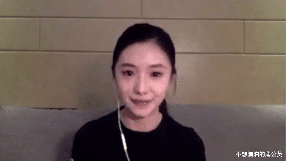 刘浩存|刘浩存时隔8天又拿新荣誉，一脸开心领奖，素颜梳低马尾十分清秀