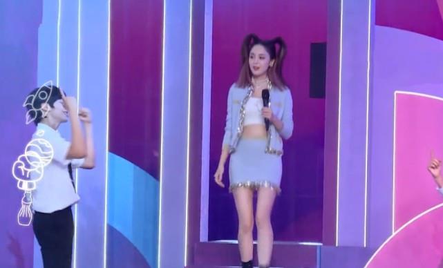 古力娜扎|有种出彩叫古力娜扎的身材，她的腿到吴昕的腰部，这差距有点扎心