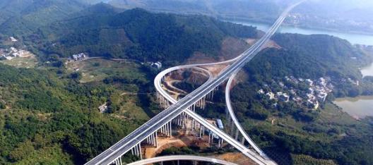 小杨说时尚趣事 广东“意气风发”建高速，双向6车道，迎发展“新高潮”！