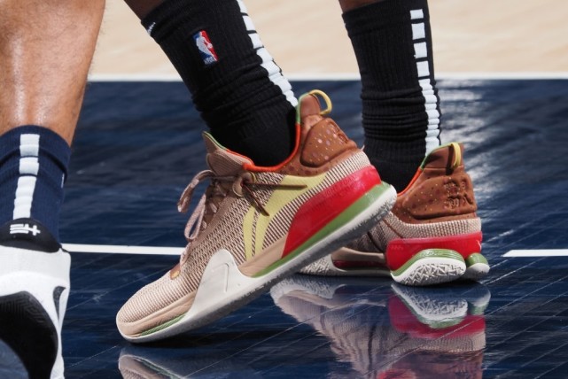 李宁|NBA球员上脚：伊戈达拉和库里弟弟上脚库里8，巴特勒上脚李宁闪击7
