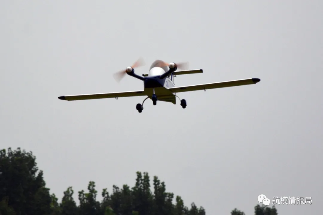 动力学 航模测评   酷似宇宙飞船，福莱特出品的蟋蟀双发像真机开箱和飞行