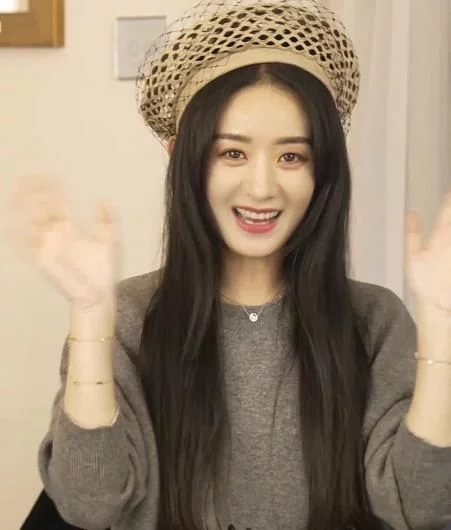 赵丽颖|赵丽颖结婚后近照，完全被她的手背吸引，知性美、观众缘更好了