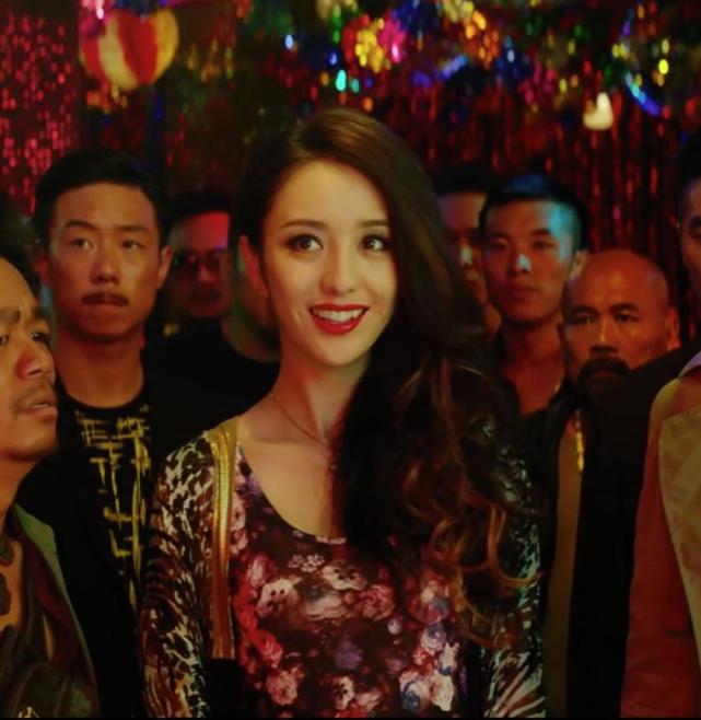 佟丽娅|佟丽娅真的离婚了？缺席唐探3，父亲一句话，忍受陈思诚6次出轨