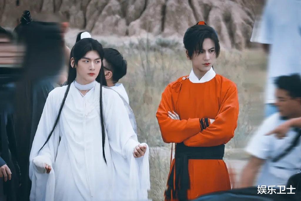 翟潇闻|《吉星高照》开拍，翟潇闻张凌赫造型仪态似阴间出品，谢怜花城对戏太无感