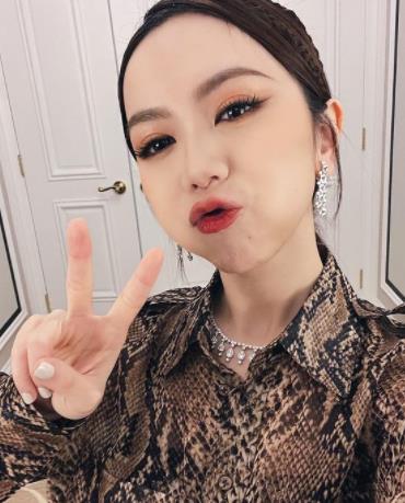 翻译|邓紫棋发长文吐心声！强装快乐一直哭，男友瞎求翻译遭网炮轰