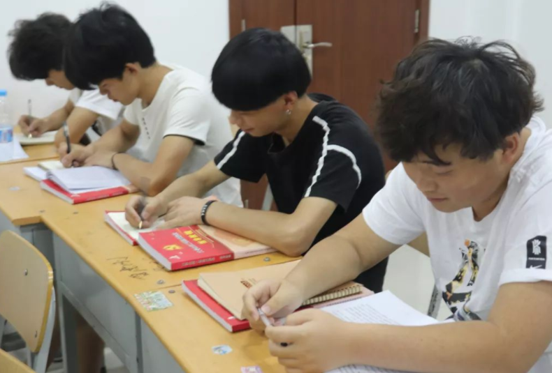 高校|本科学历也分三六九等，最后一档不被企业待见，快看你在哪档