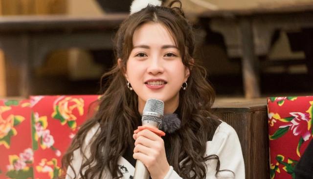 佟丽娅|佟丽娅的伴娘团曾被嘲笑不够排场，如今红到高攀不起，打脸众网友