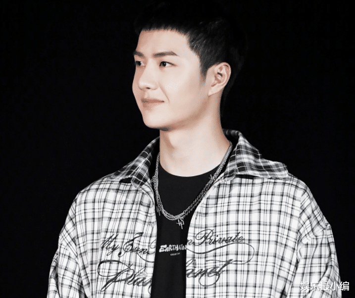 王一博|王一博回应发型争议，霸气发言再现直男本色，酷盖的事你少管