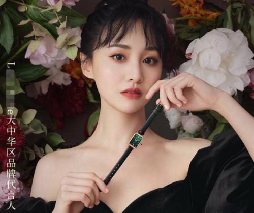 郑爽|艾玛，真是破鼓万人捶？弃养事件还没过去，又有网友曝她吸d？