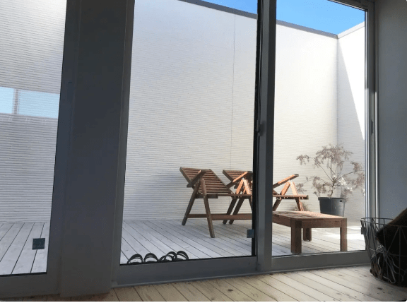 |85平小居住三个娃,客厅没有沙发,妈妈定期扔扔扔,好清爽