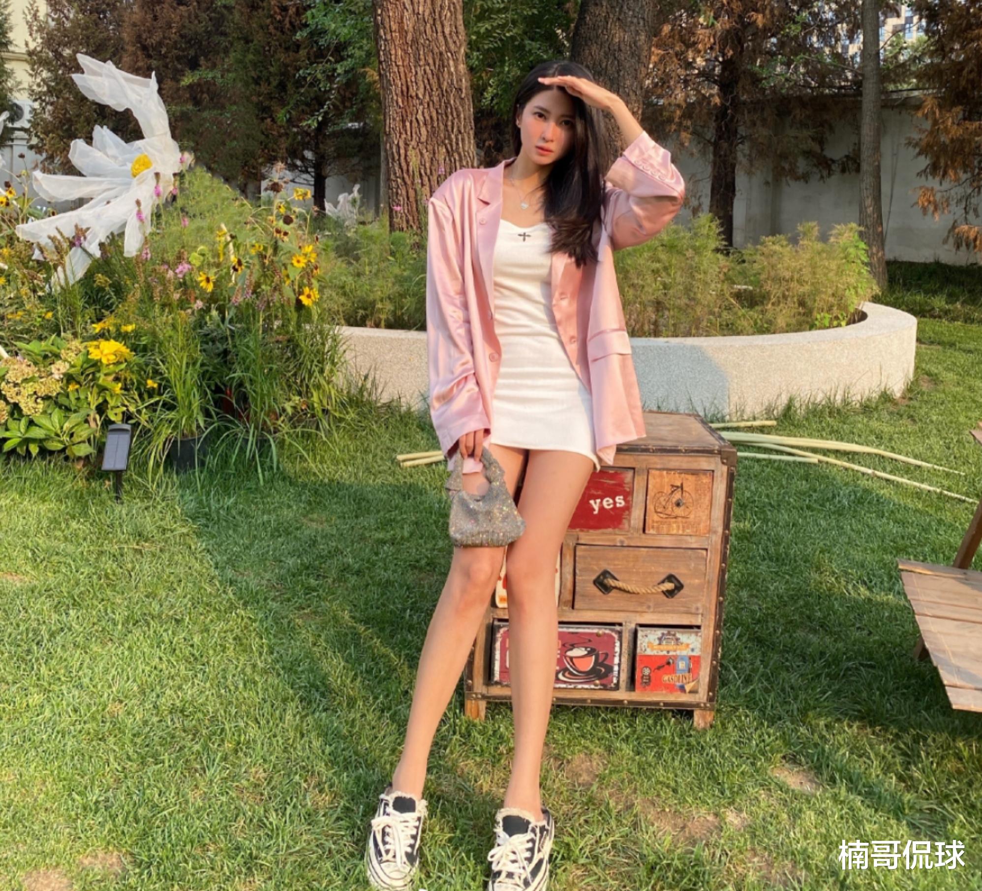 肯达尔·詹娜|不敢官宣？刘晓宇与前女友互相拍照却不晒合影，女友气质不输詹娜