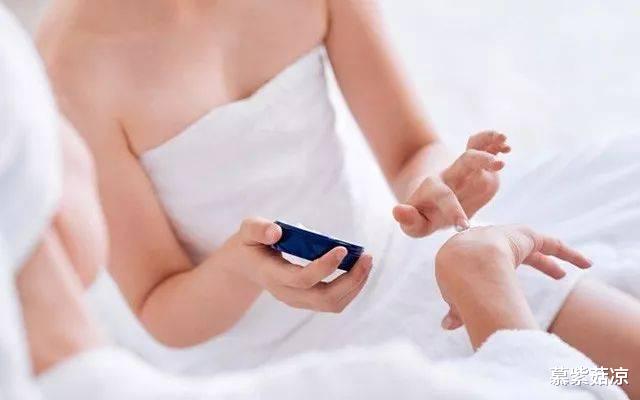 慕紫菇凉|敏感肌别抄作业!分享3款果酸身体乳,第1款入门必备,第2款刷酸神器,第3款评价两极分化