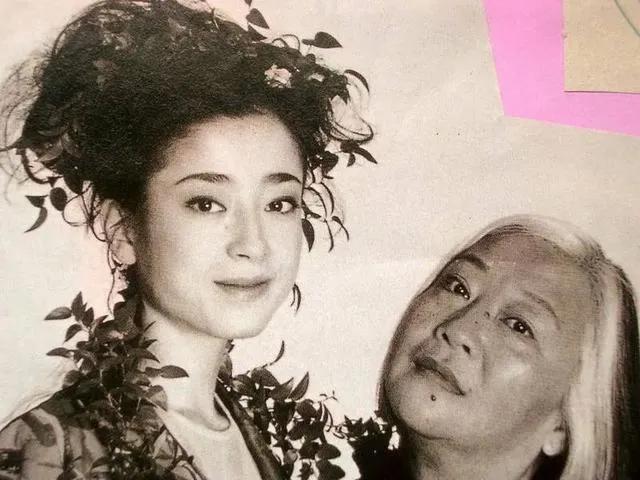 霍启刚|宫泽理惠母亲透露：我含泪把姐妹俩送进了导演的房间，锁上了门