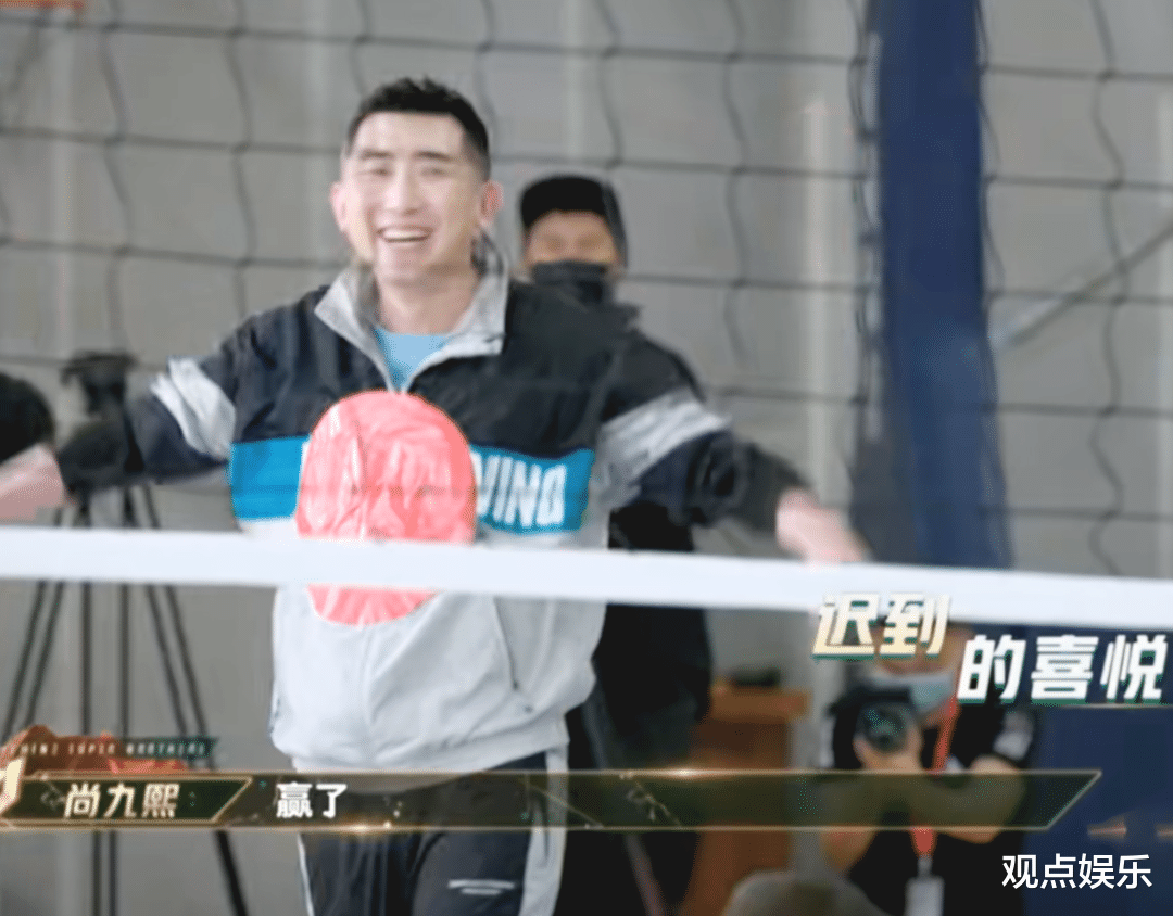 尚九熙|尚九熙社交无障碍，跟吴镇宇尼坤互动频繁，社交C位实至名归