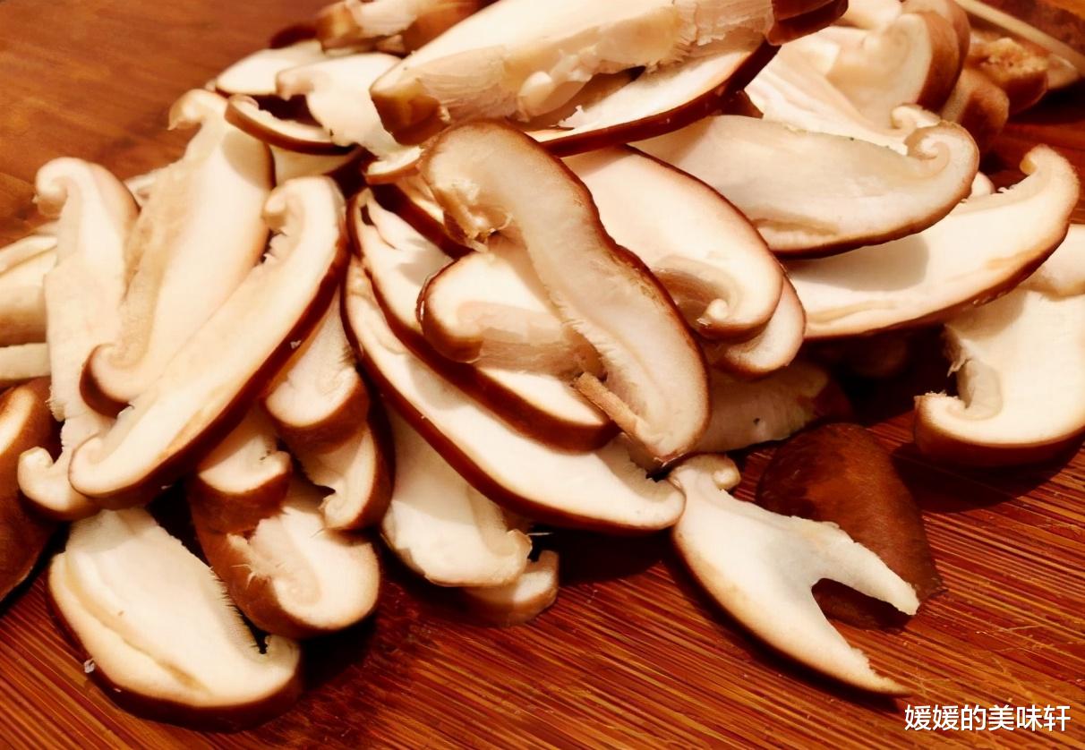 西红柿|夏天要多做这道汤给家人喝，孩子补钙睡眠好，女性美容护肤抗衰老